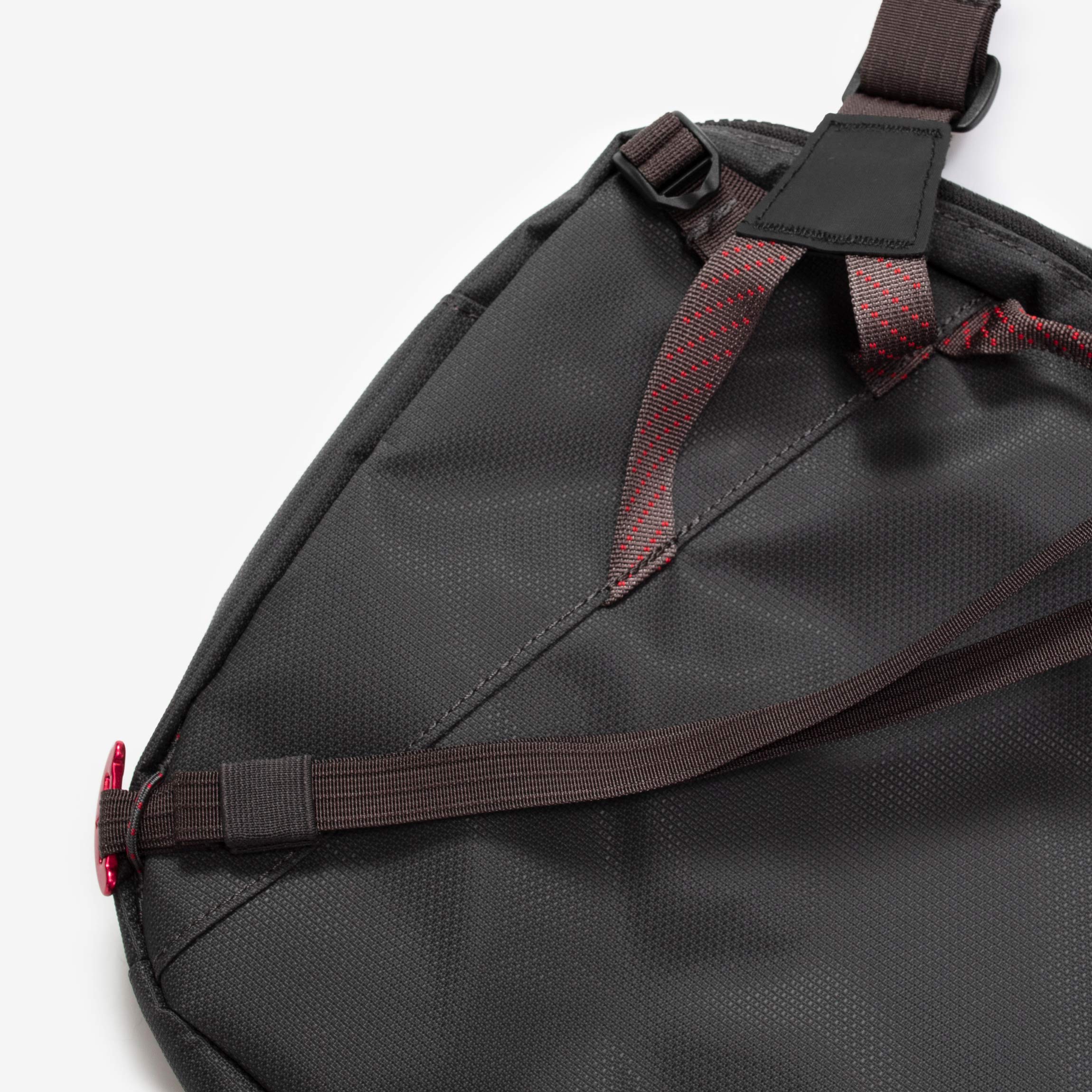 Gaut Messenger Bag