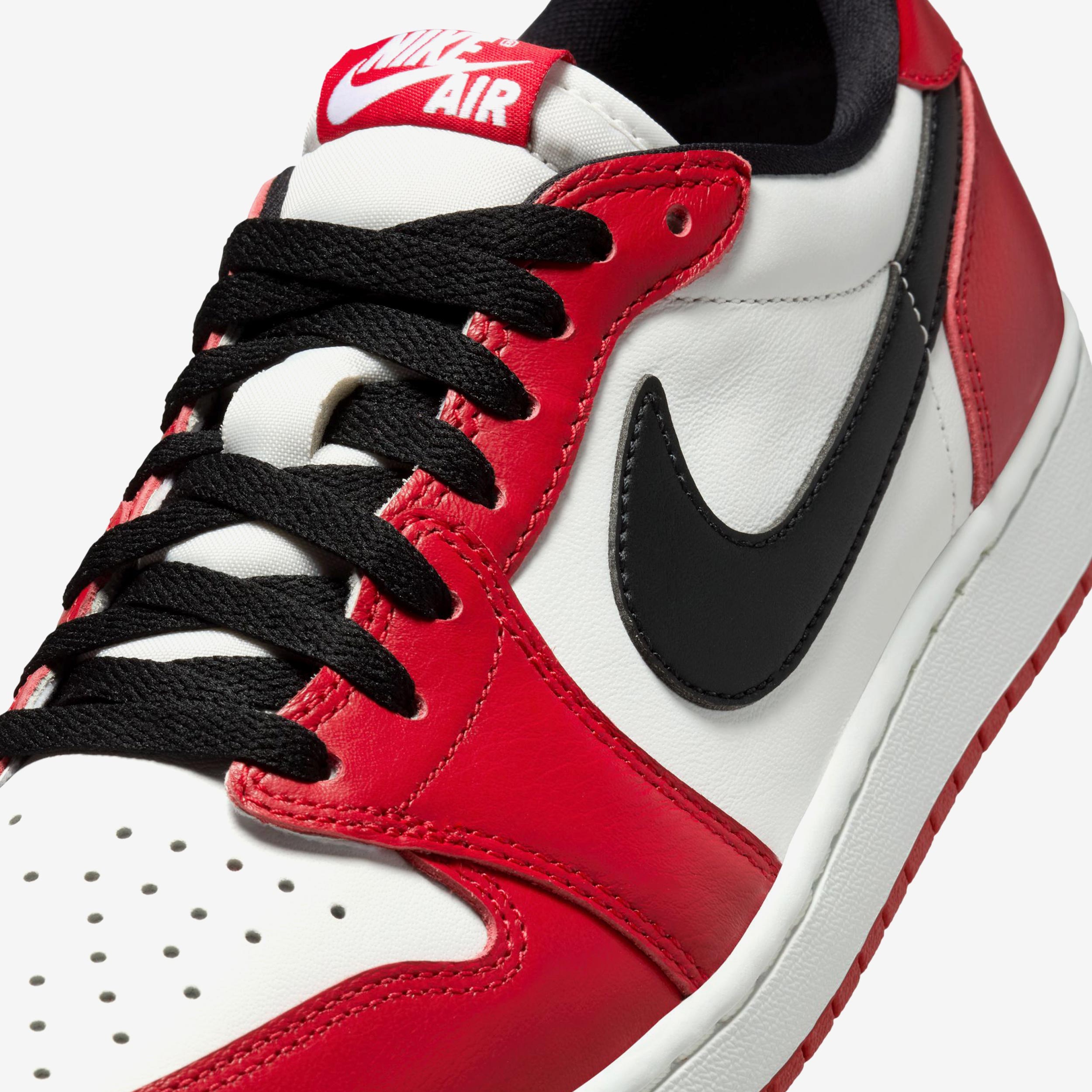 Air Jordan 1 Retro Low OG "Chicago"