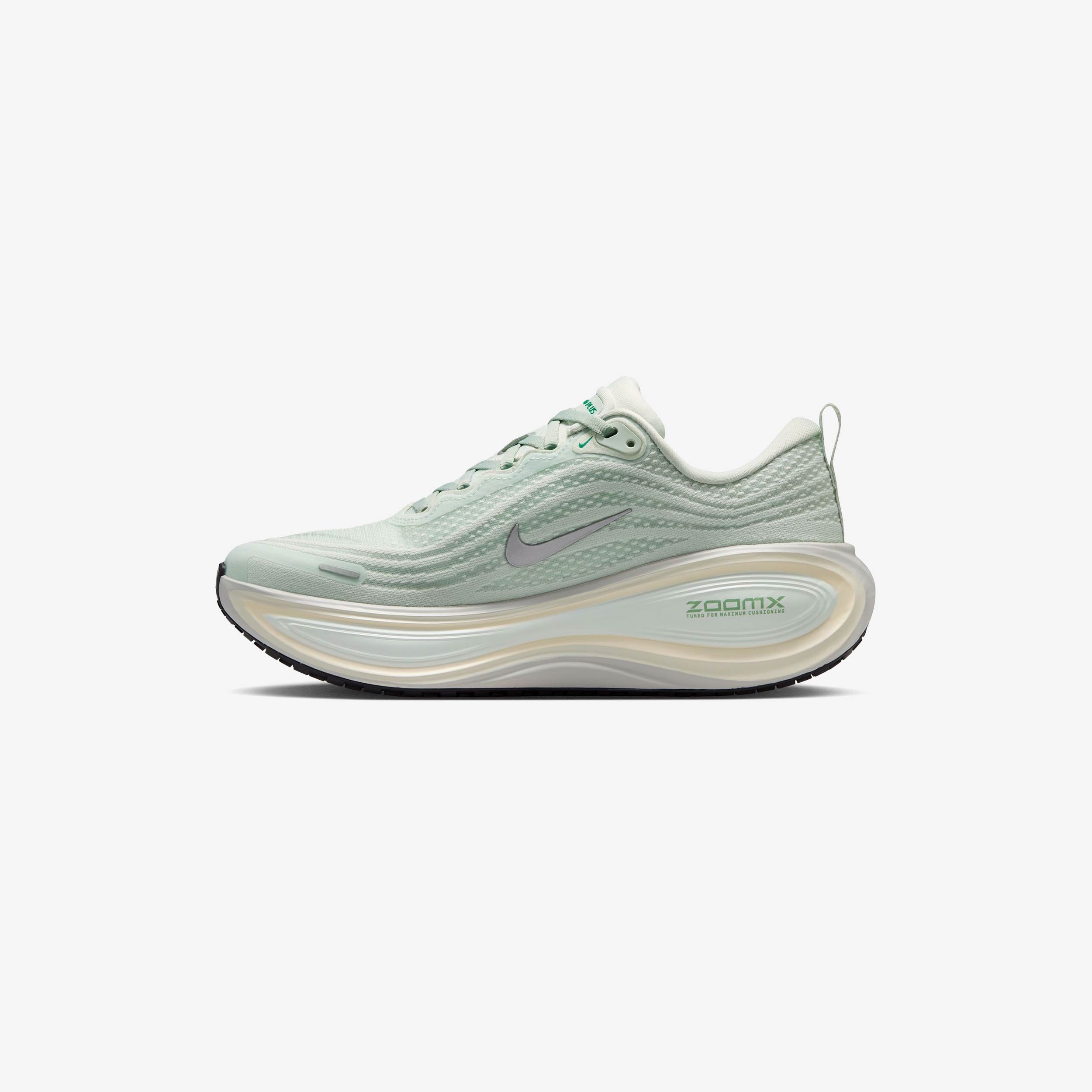 Wmns Vomero Plus
