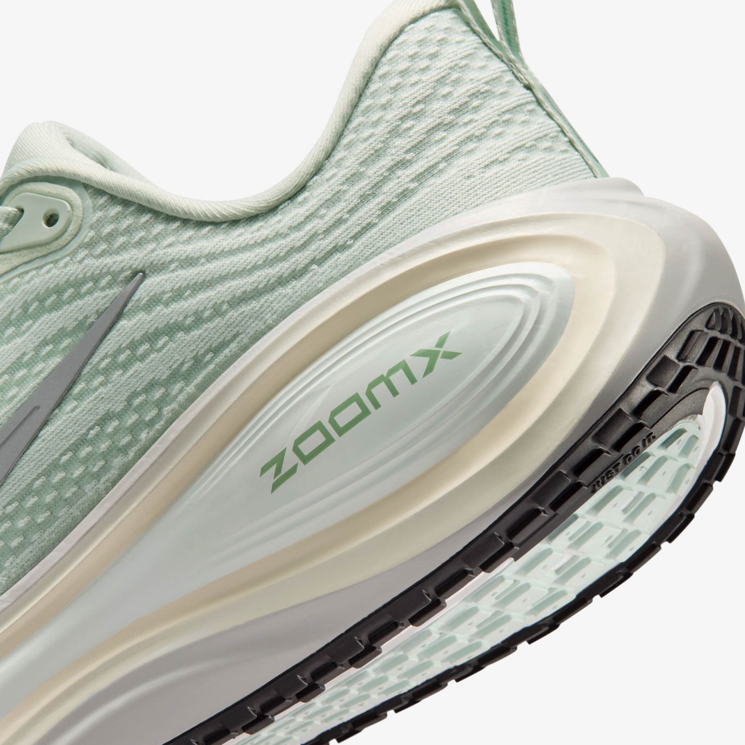 Wmns Vomero Plus