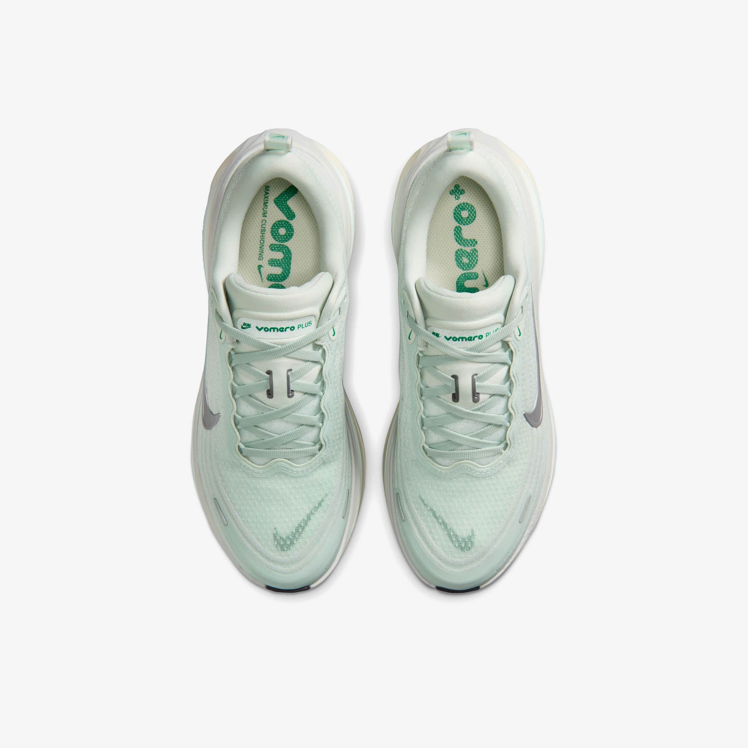 Wmns Vomero Plus