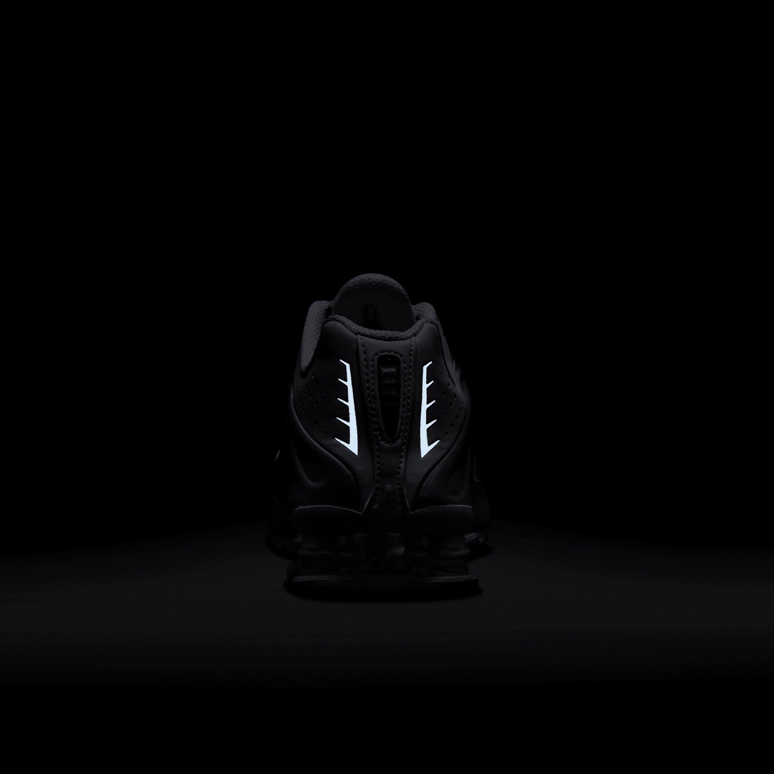 Wmns Shox R4