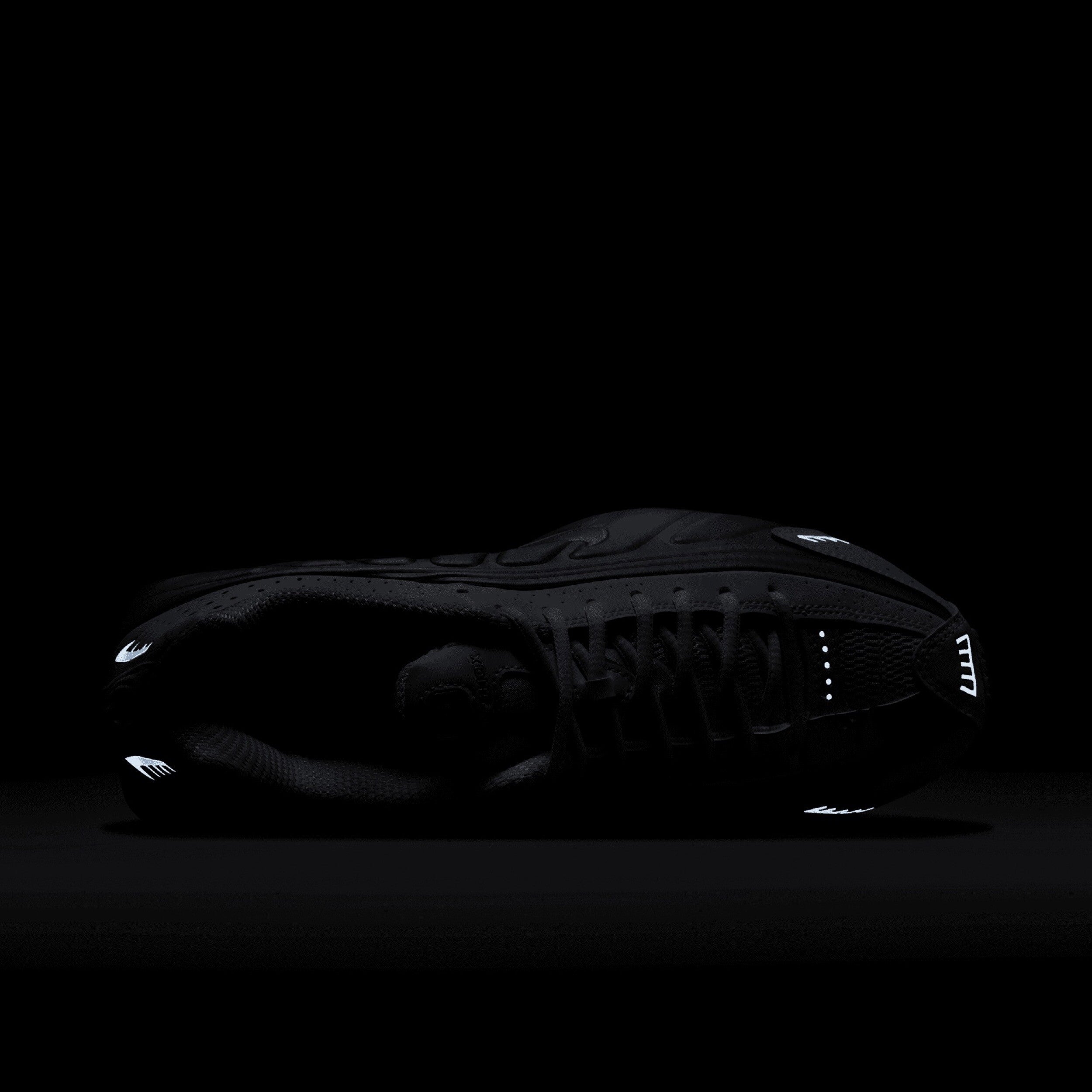 Wmns Shox R4