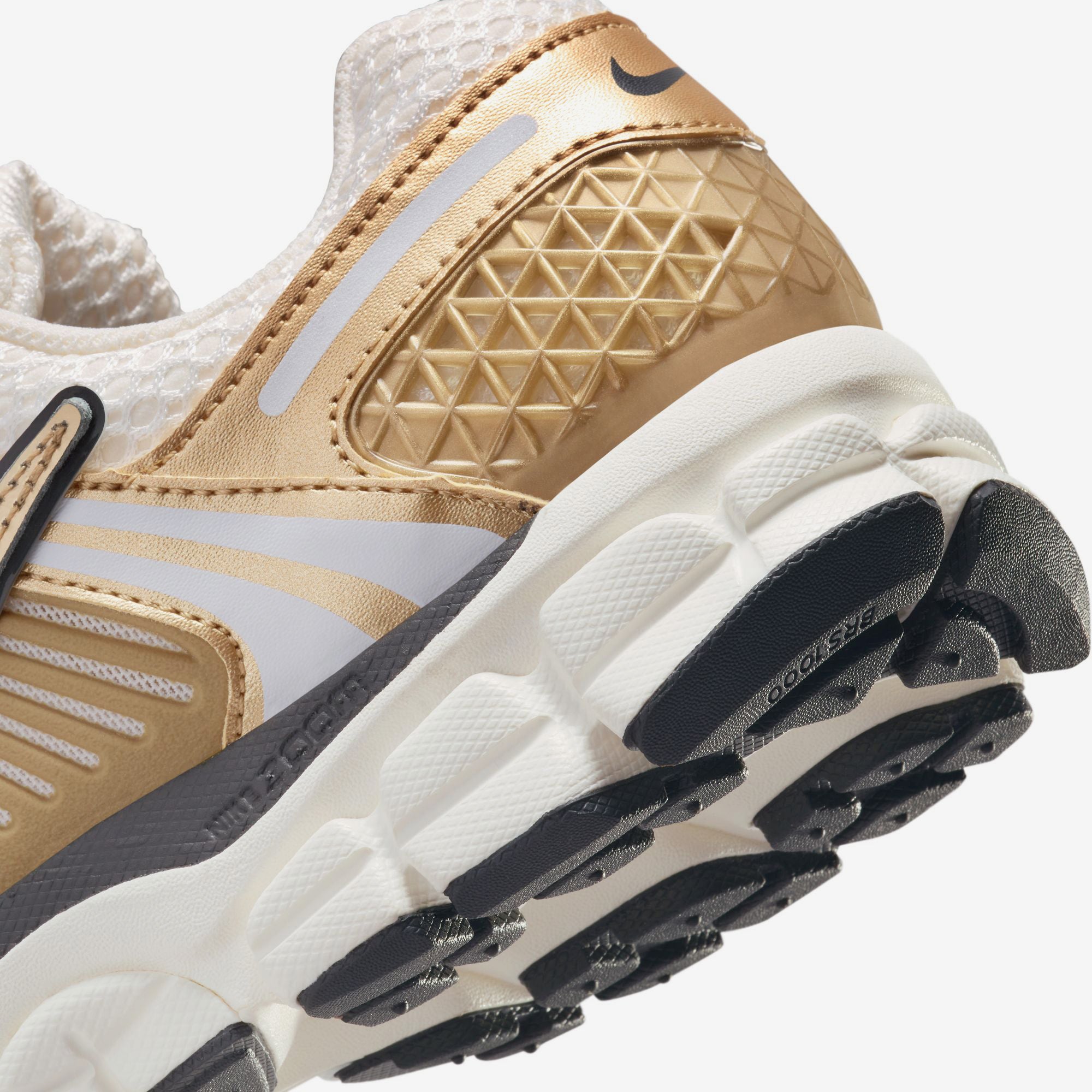 Wmns Zoom Vomero 5 GLD