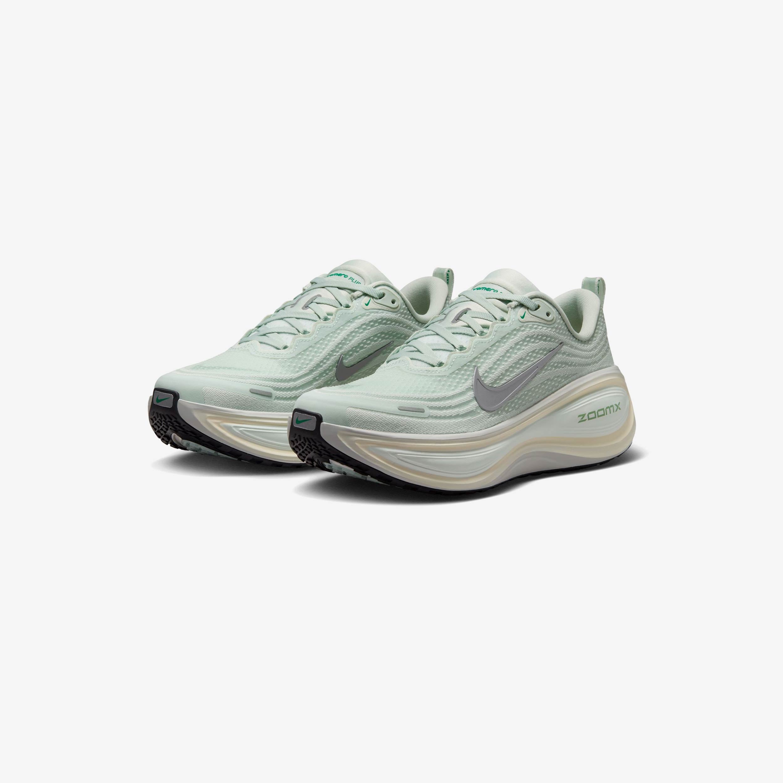 Wmns Vomero Plus