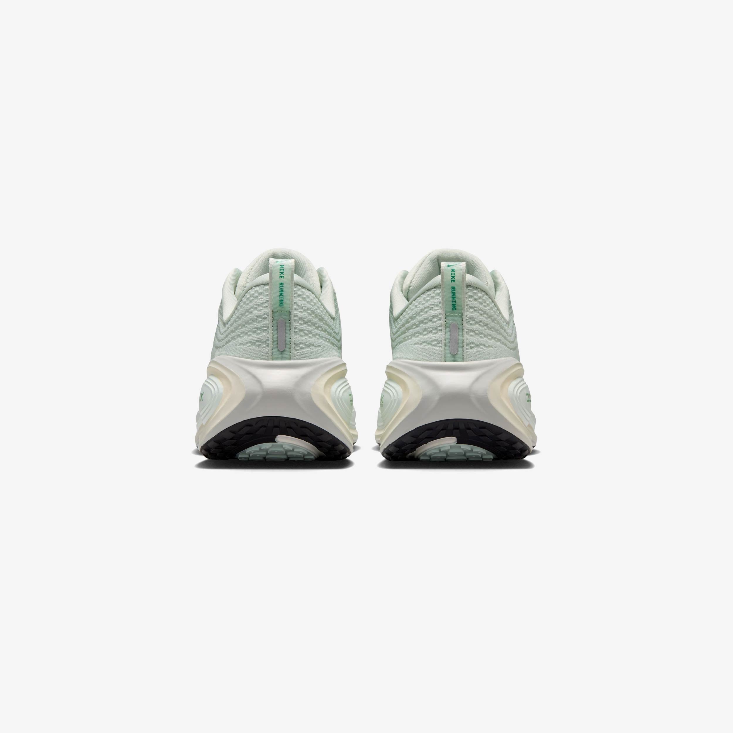 Wmns Vomero Plus