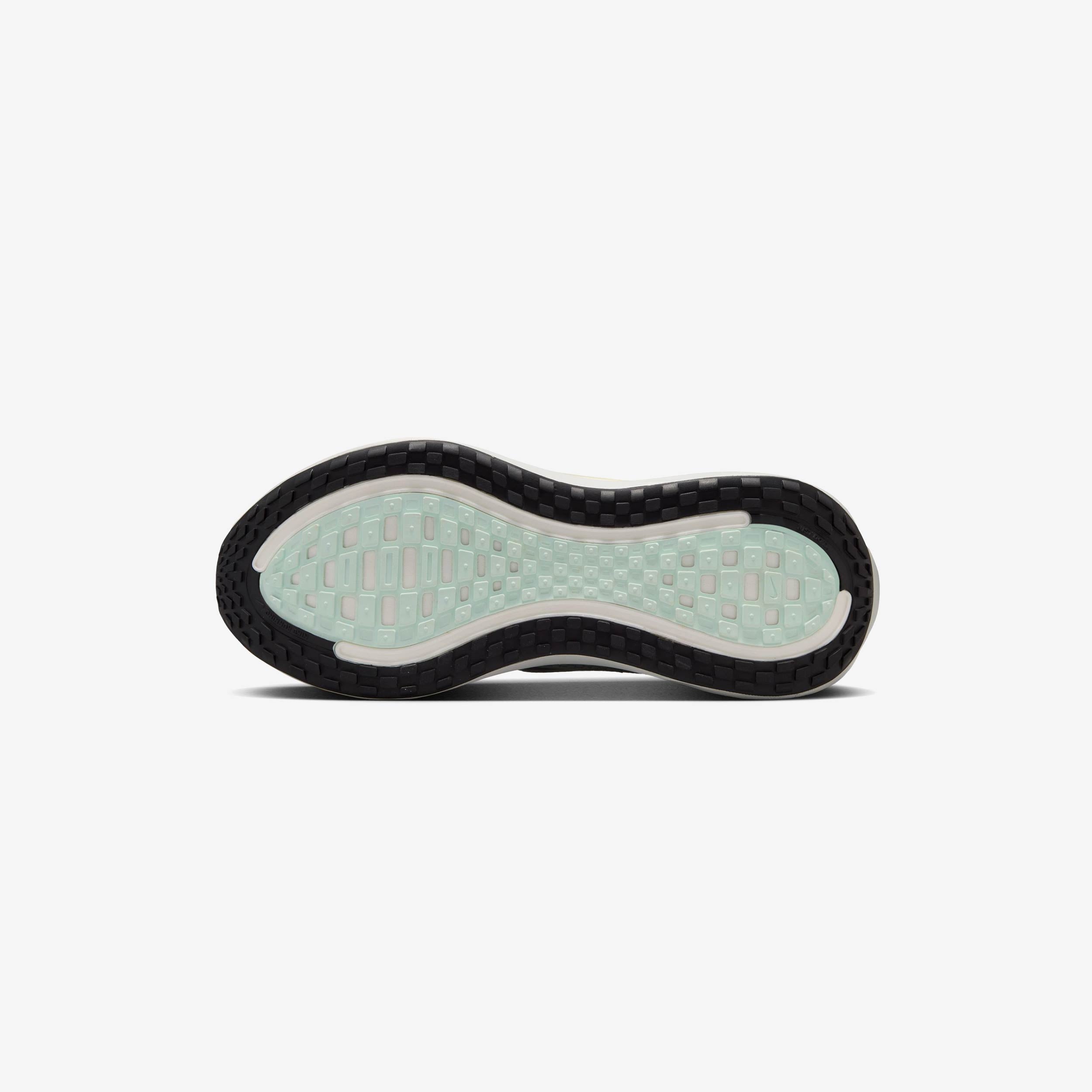 Wmns Vomero Plus