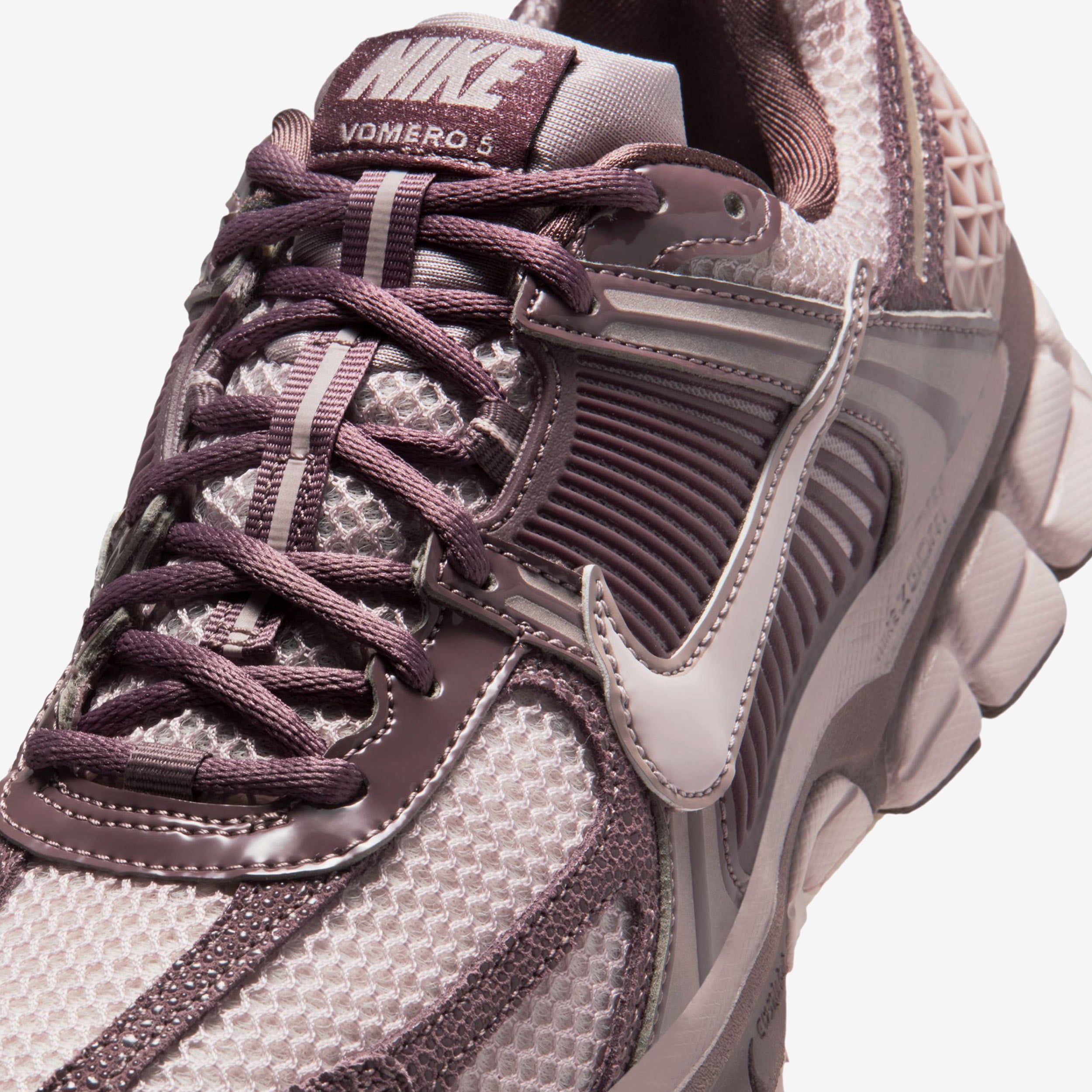 Nike Sportswear Wmns Zoom Vomero 5 - II6236-500 | SNS EU