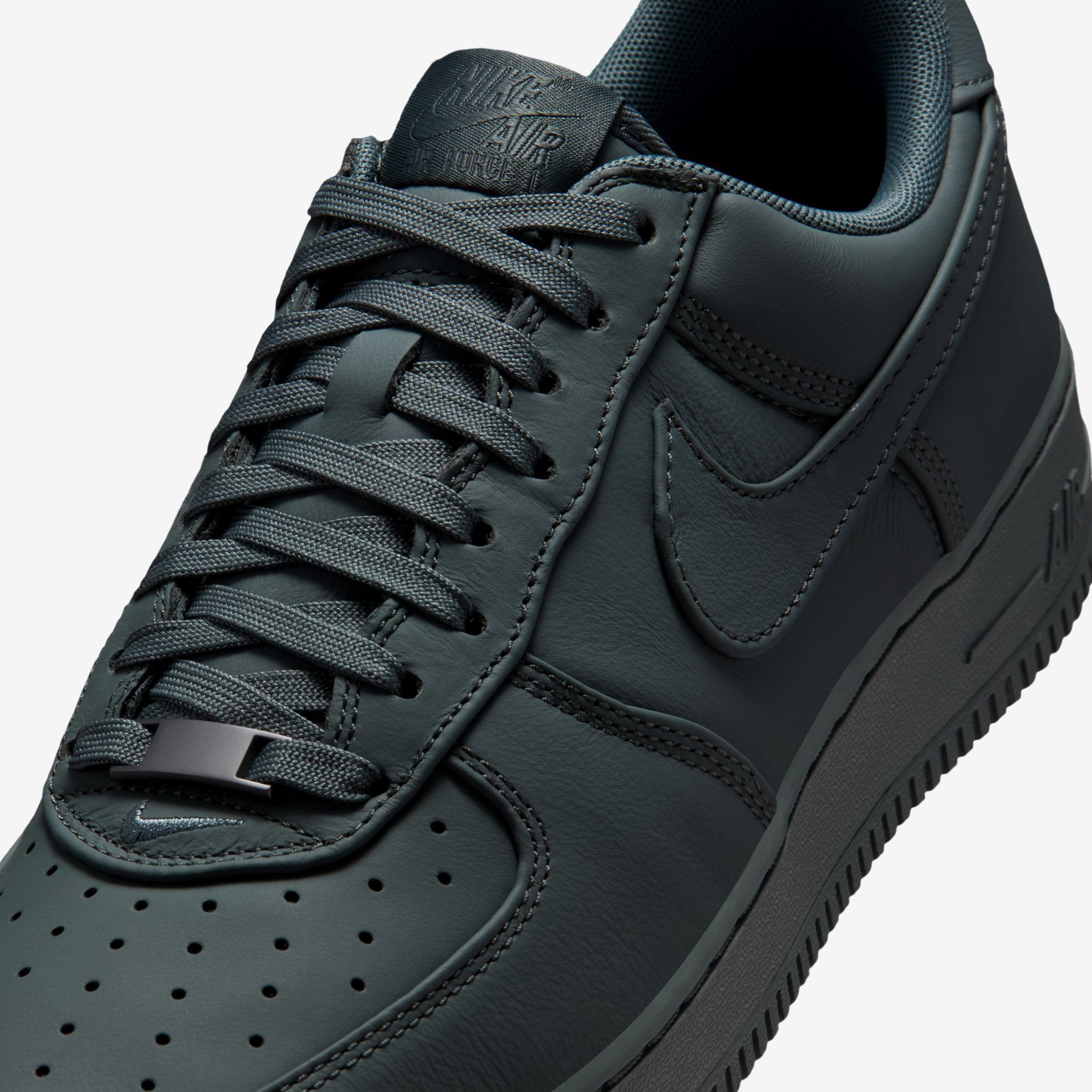 Air Force 1 Low Retro Premium