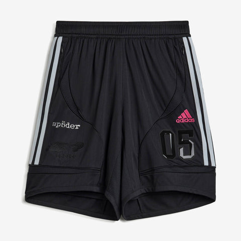 Short x SP5DER