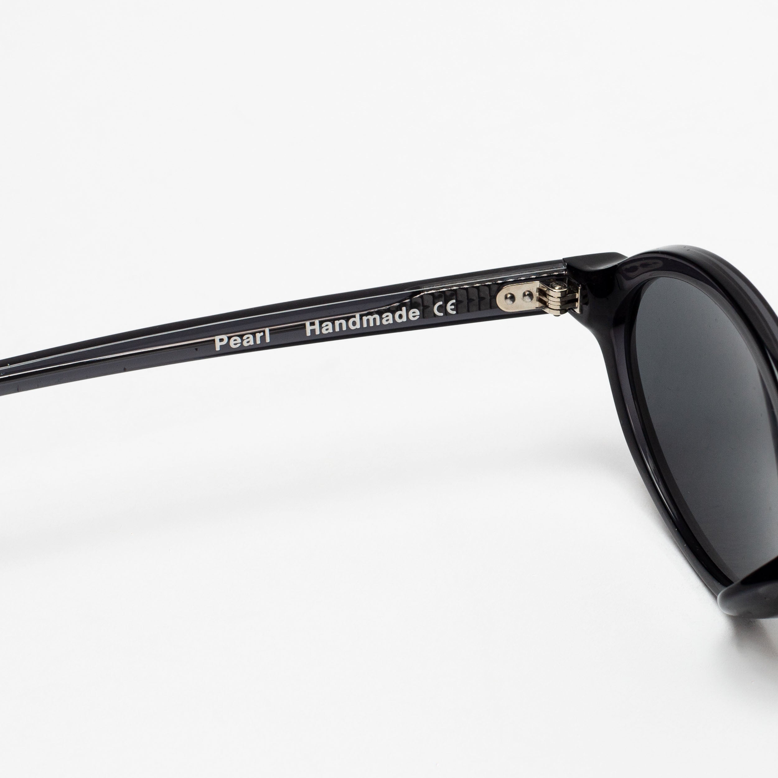 Pearl Dark Transparent Grey